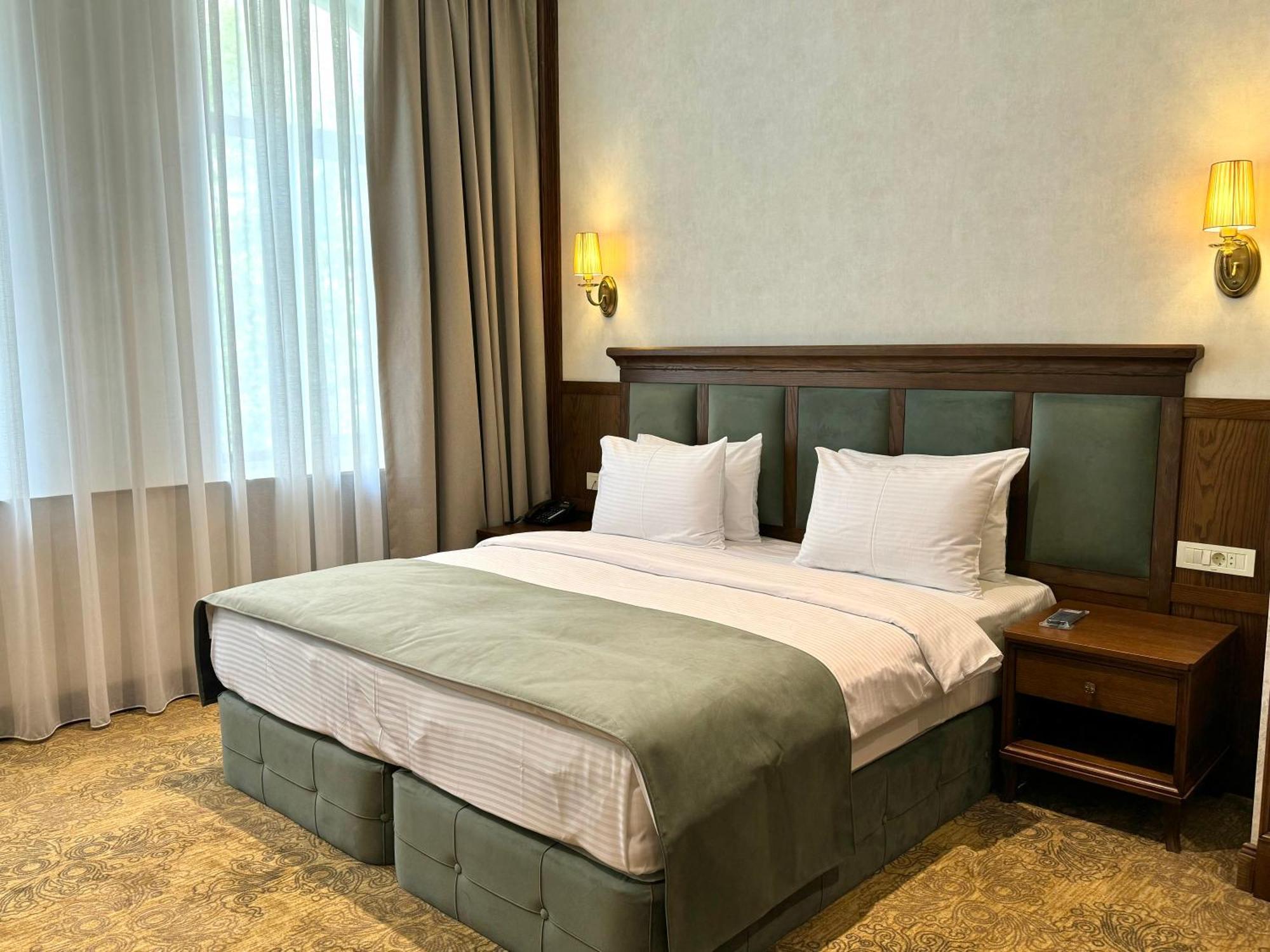 Midway Baku Hotel Eksteriør bilde