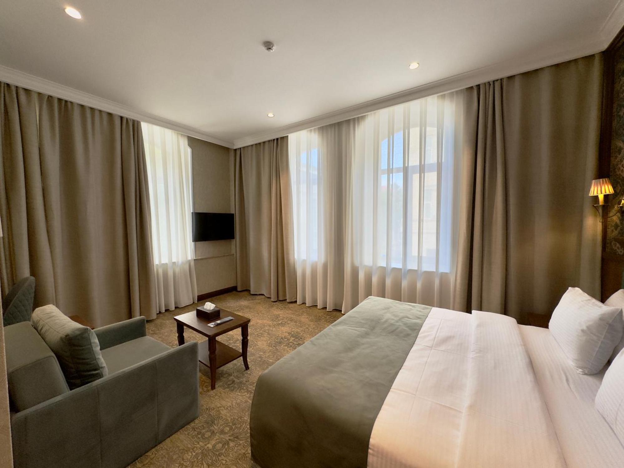 Midway Baku Hotel Eksteriør bilde