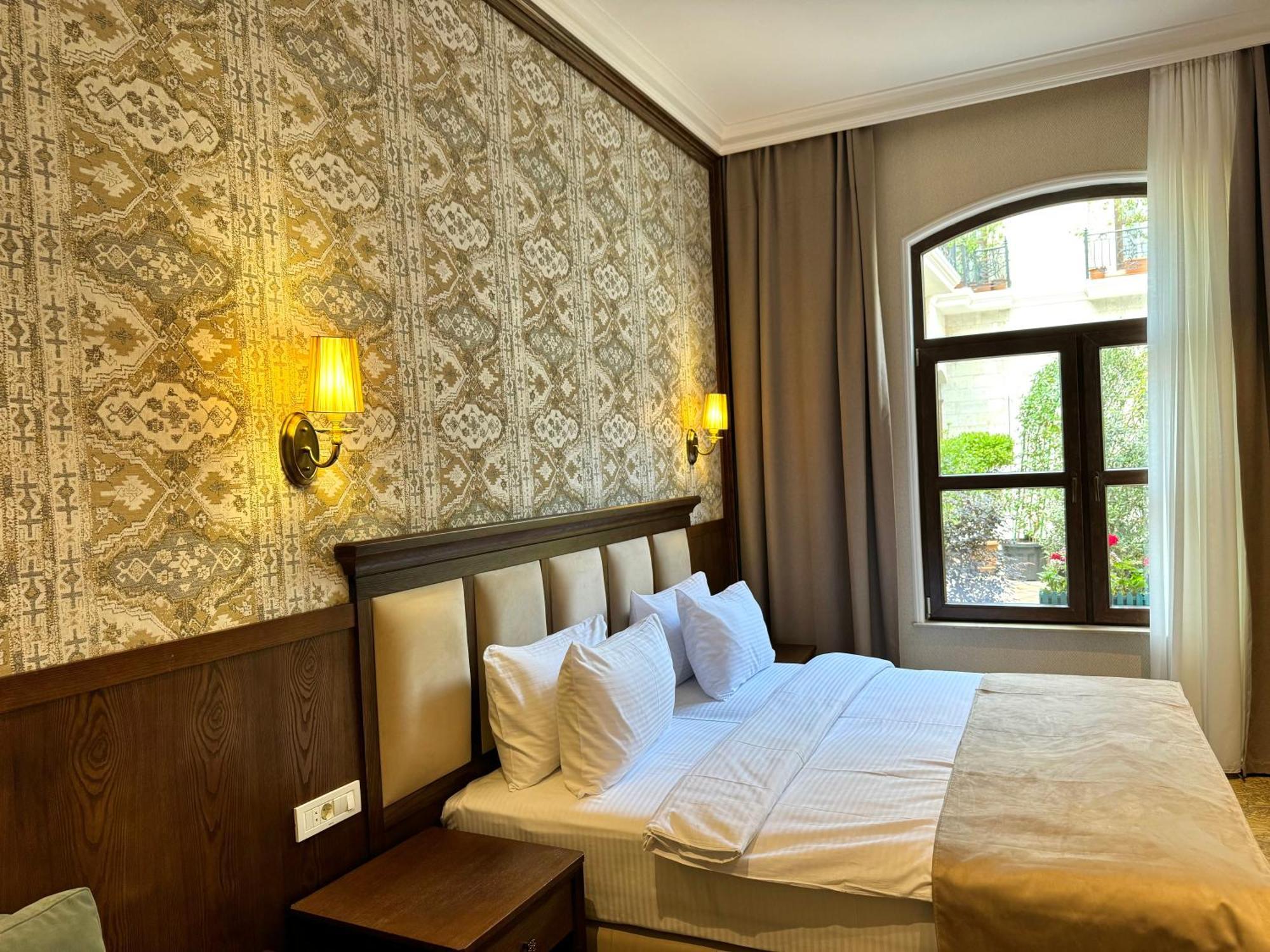 Midway Baku Hotel Eksteriør bilde
