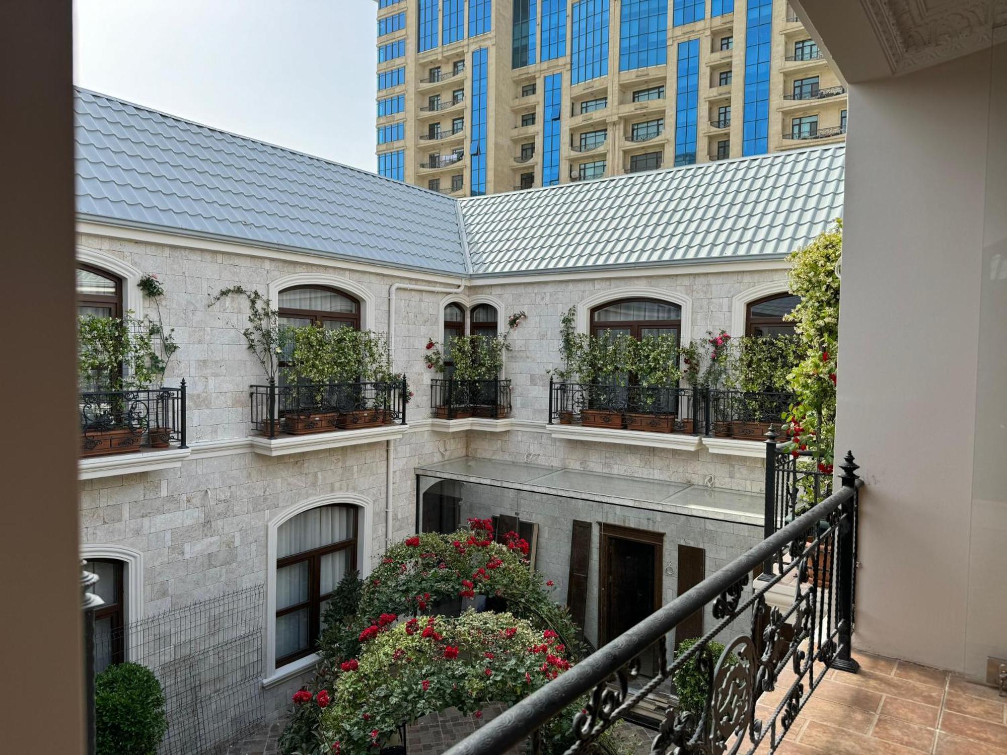 Midway Baku Hotel Eksteriør bilde