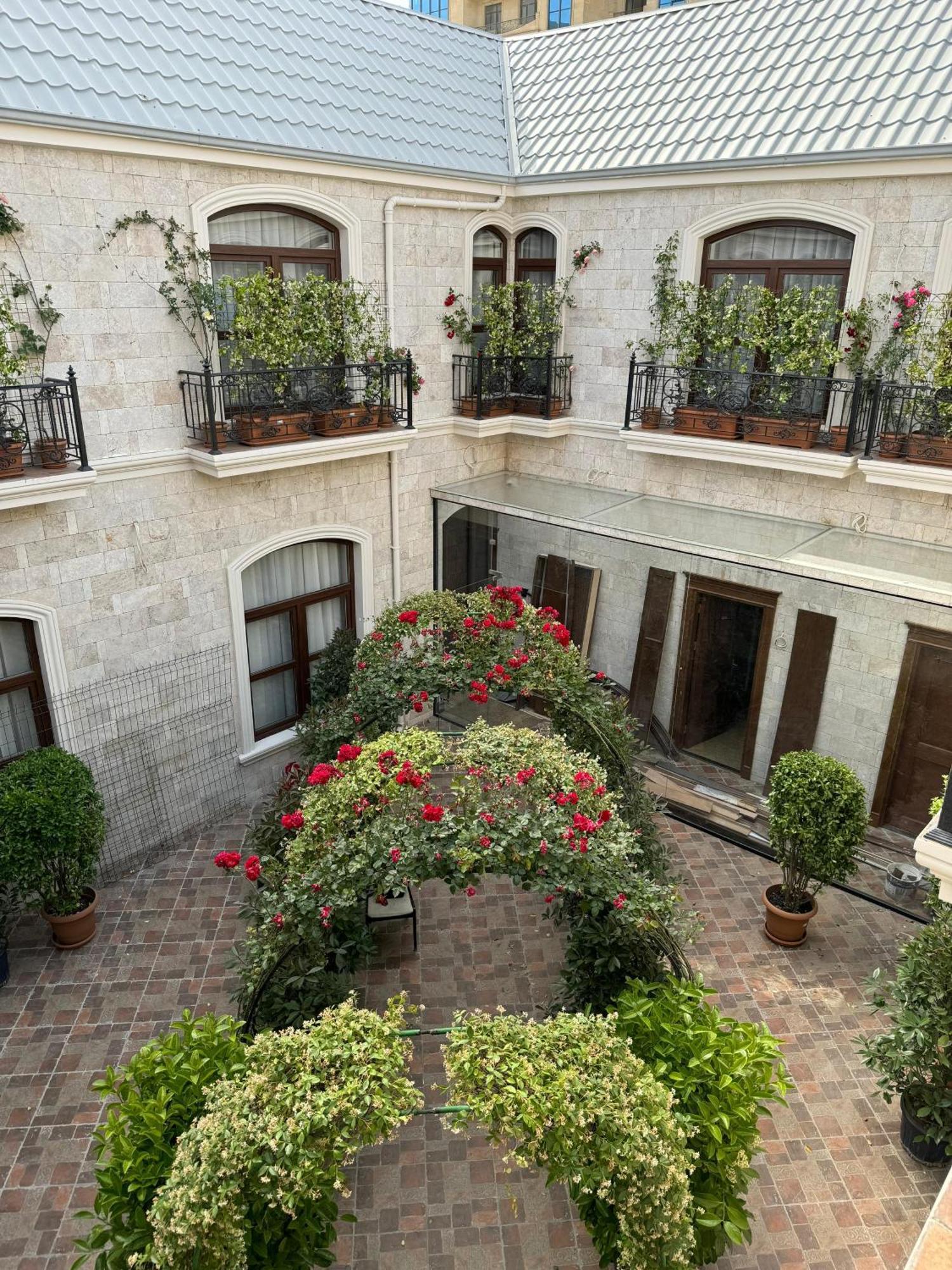 Midway Baku Hotel Eksteriør bilde