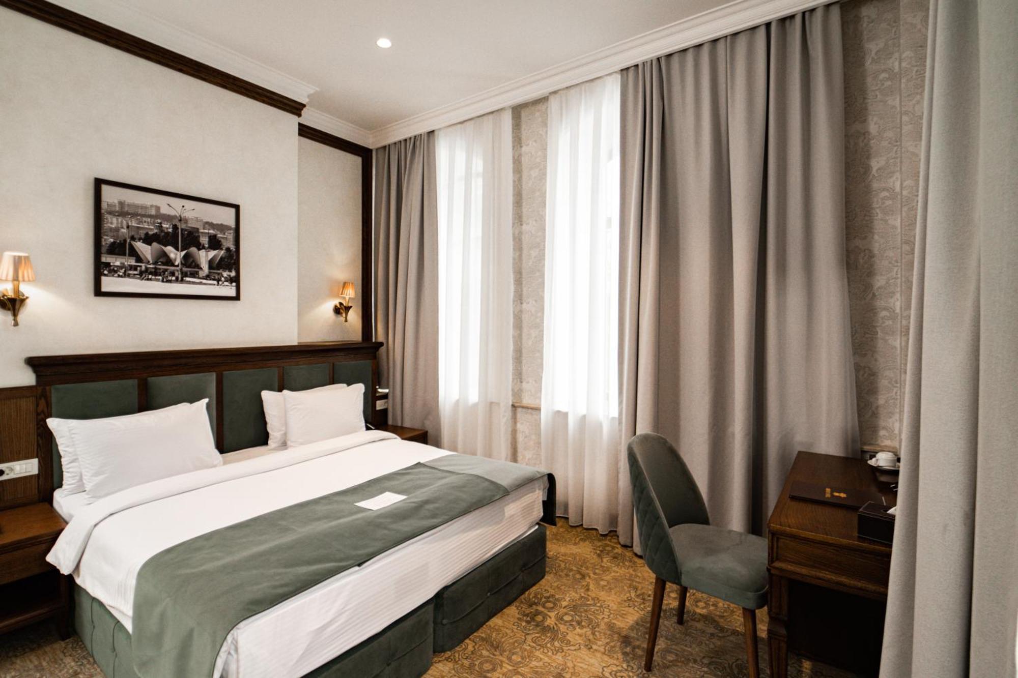 Midway Baku Hotel Eksteriør bilde